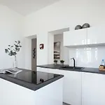 Rj Chopina *